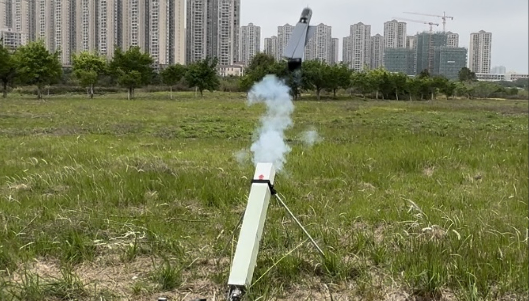 Drone táctico Switchblade UAV, Drone de munición suicida kamikaze, alcance de 150 km, resistencia de 90 minutos, velocidad de 288 km/h, carga útil de 8 kg.
