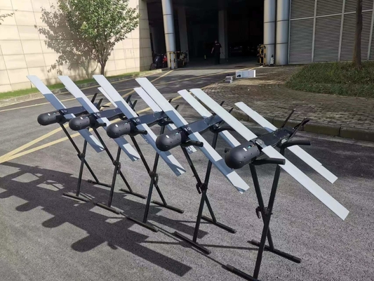 Drone táctico, UAV Switchblade, Kamikaze Misil Suicida, alcance de 200 Km, 120 minutos de resistencia, velocidad de 288 Km/h, carga útil de 8 kg.